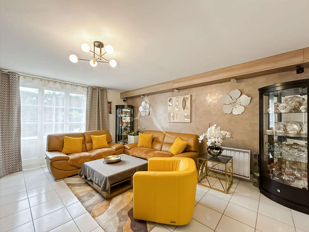 Maison à COMBS-LA-VILLE