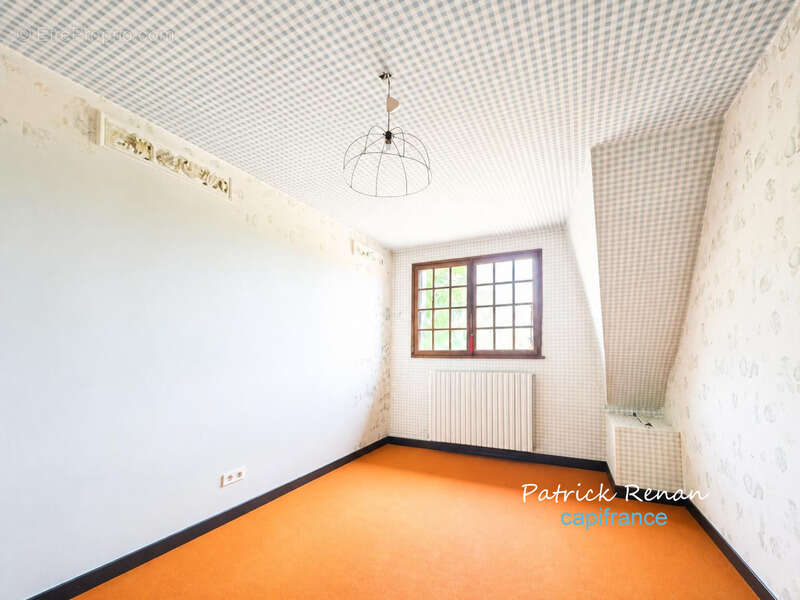 Maison à LES CLAYES-SOUS-BOIS