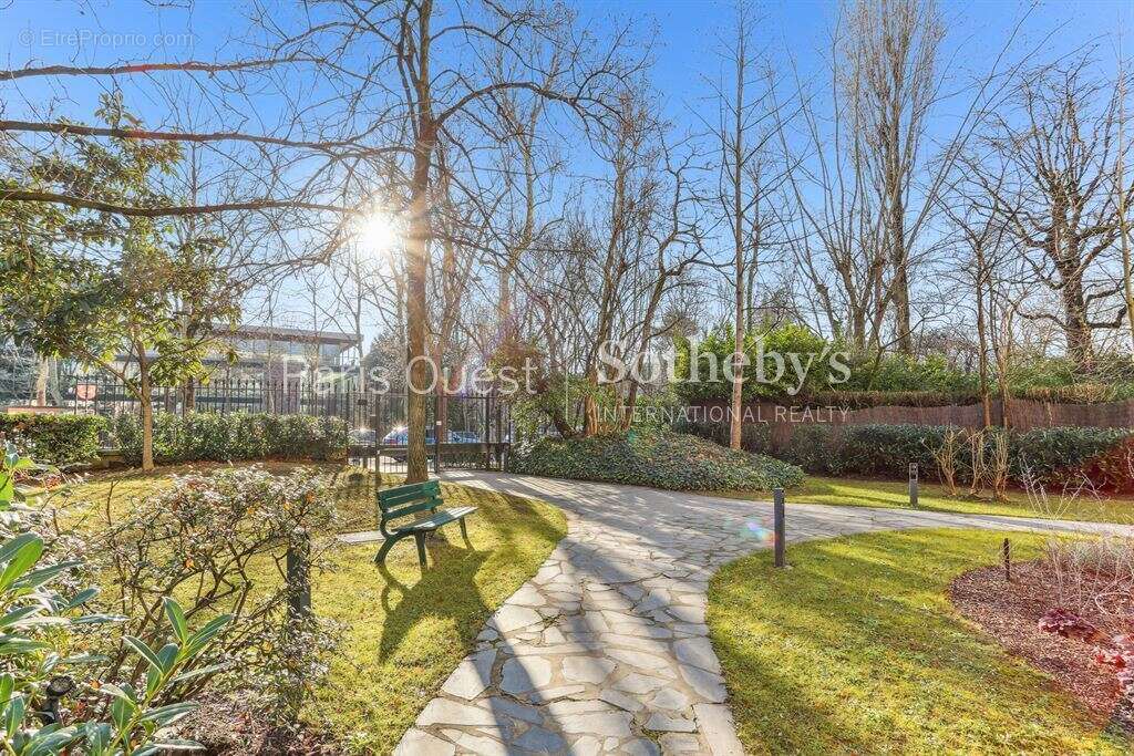 Appartement à NEUILLY-SUR-SEINE