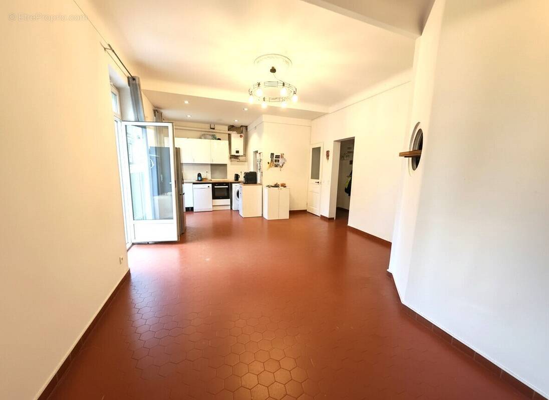Appartement à MARSEILLE-5E