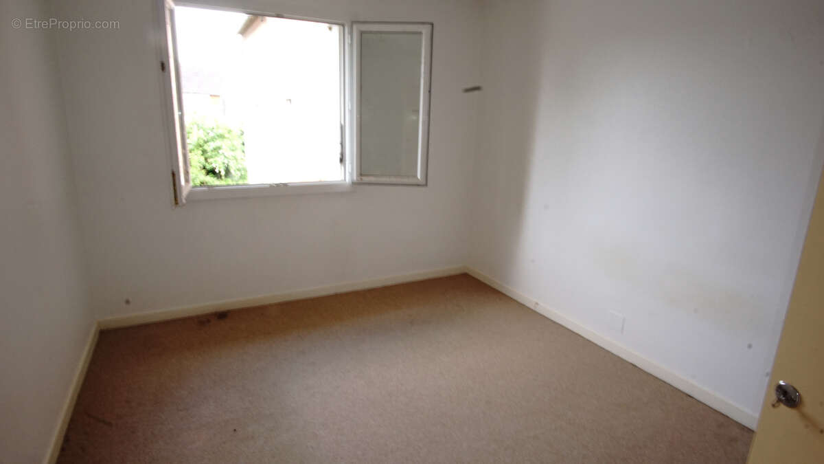 Local commercial - photo 11