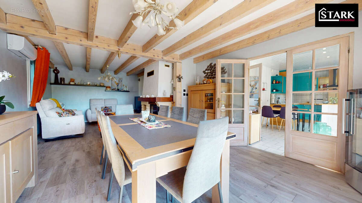 Maison à ISSANS
