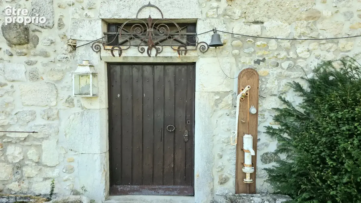 Anglefort : Maison forte T9 à rénover - photo 3