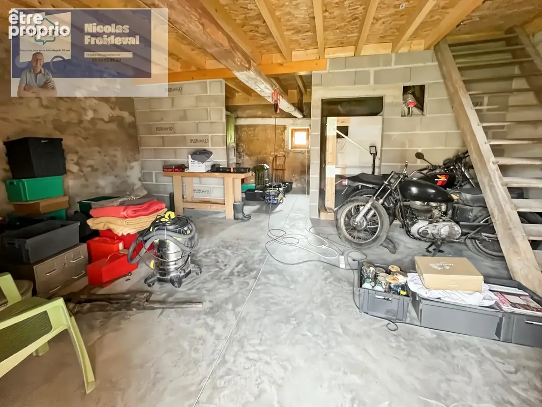 Élégante Longère Bressane Entièrement Rénovée avec Matériaux de Qualité - photo 34