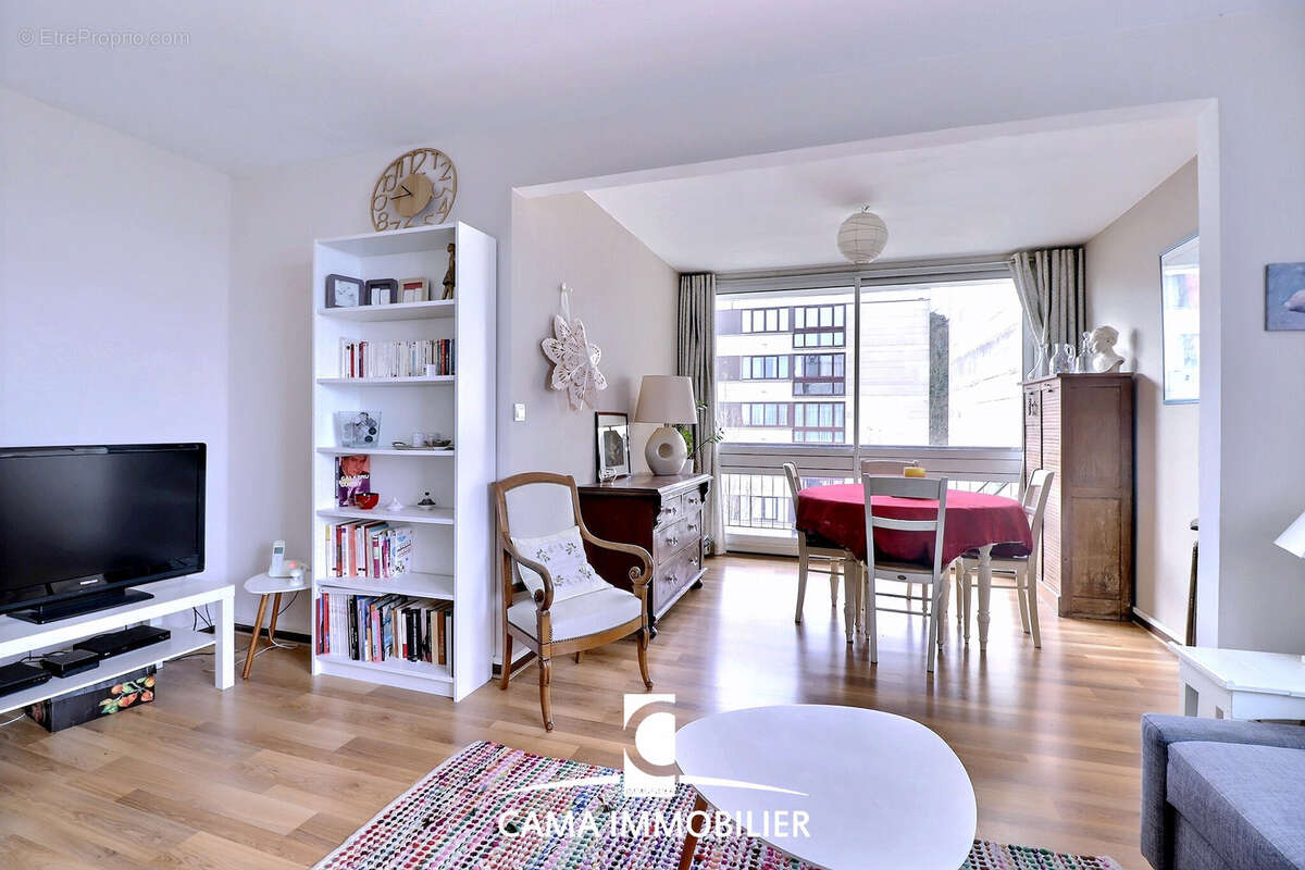 Appartement à FONTENAY-LE-FLEURY