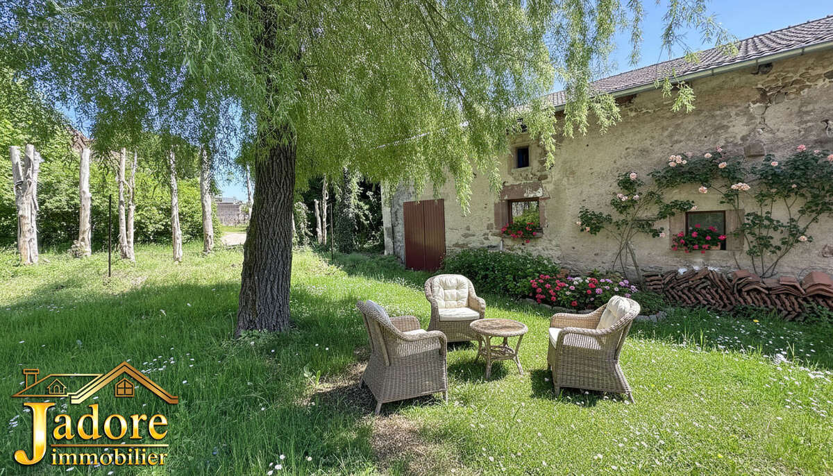 Maison à LA CHAPELLE-DEVANT-BRUYERES