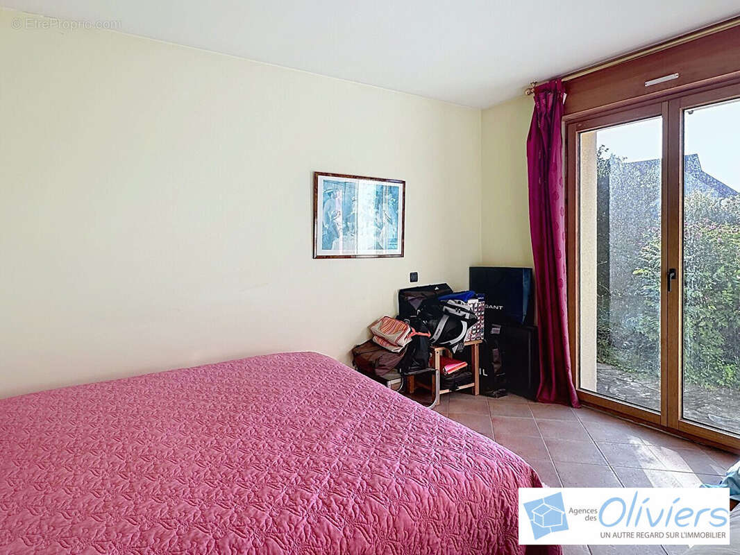 Maison à LA CELLE-LES-BORDES