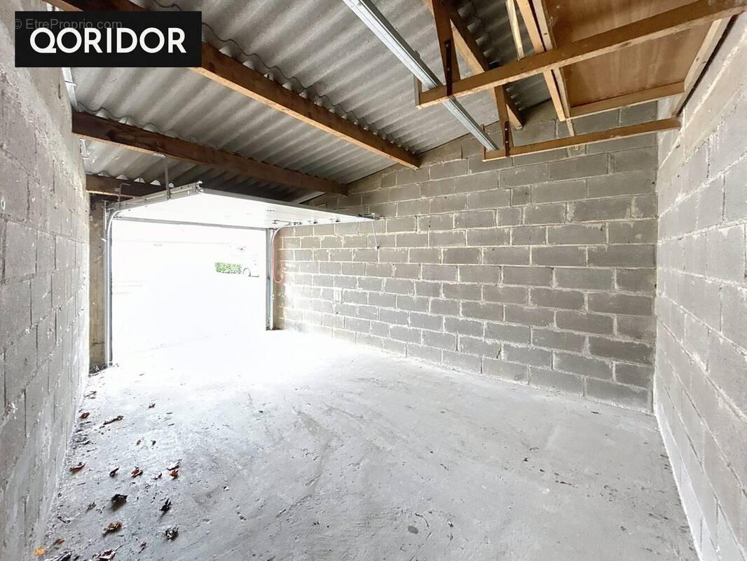 Parking à SAINT-JACQUES-DE-LA-LANDE