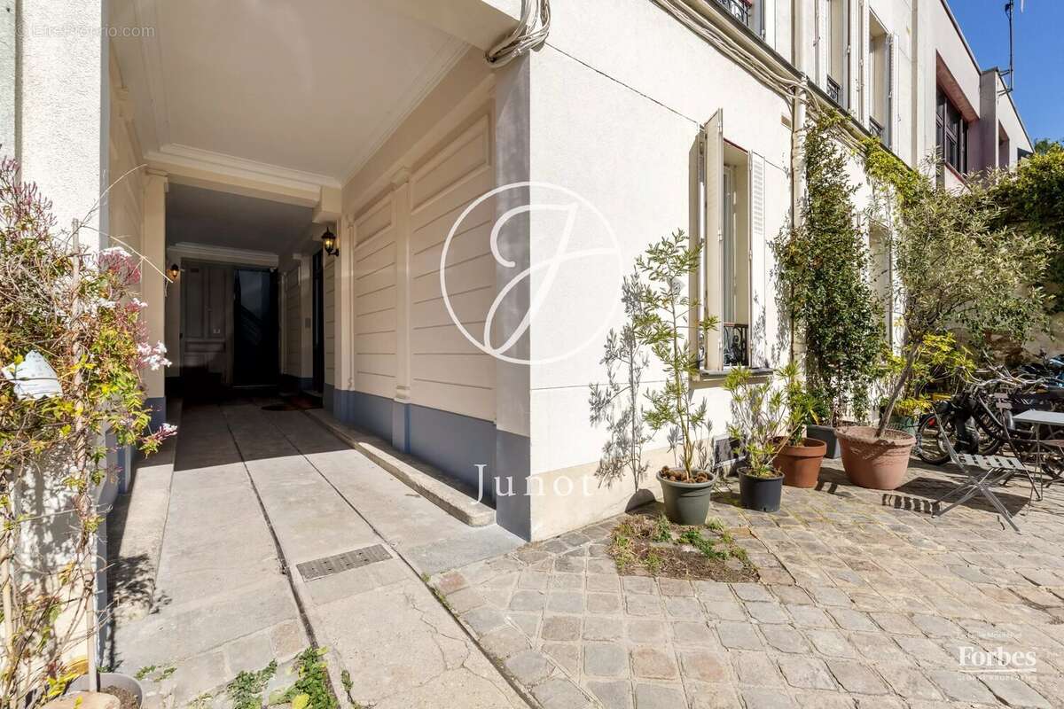Appartement à PARIS-17E