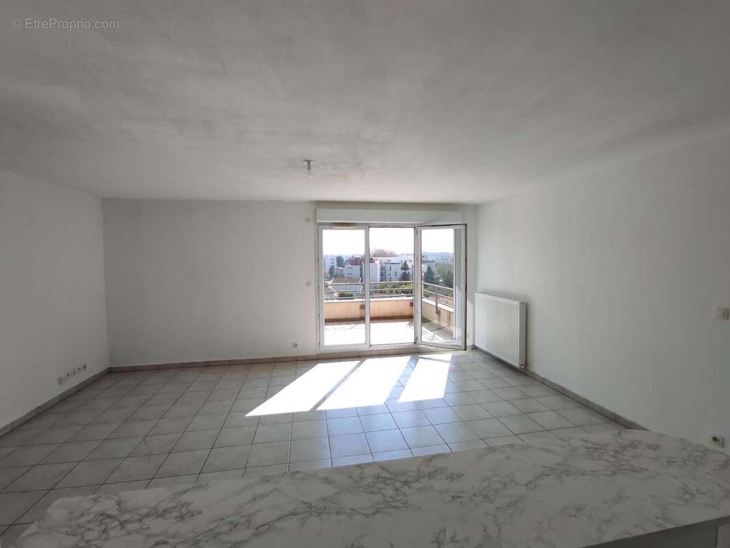   - Appartement à VILLEURBANNE