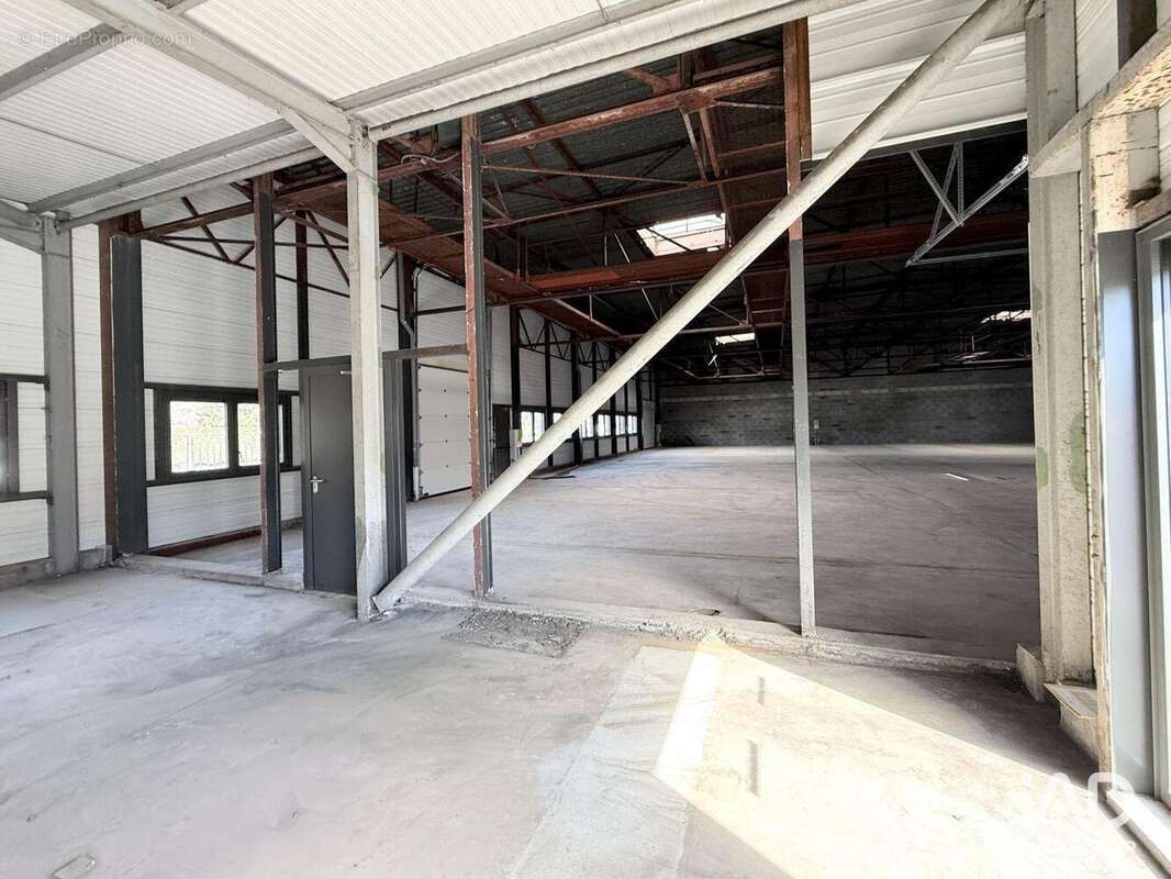 Photo 6 - Commerce à SAINT-ETIENNE-DE-CROSSEY