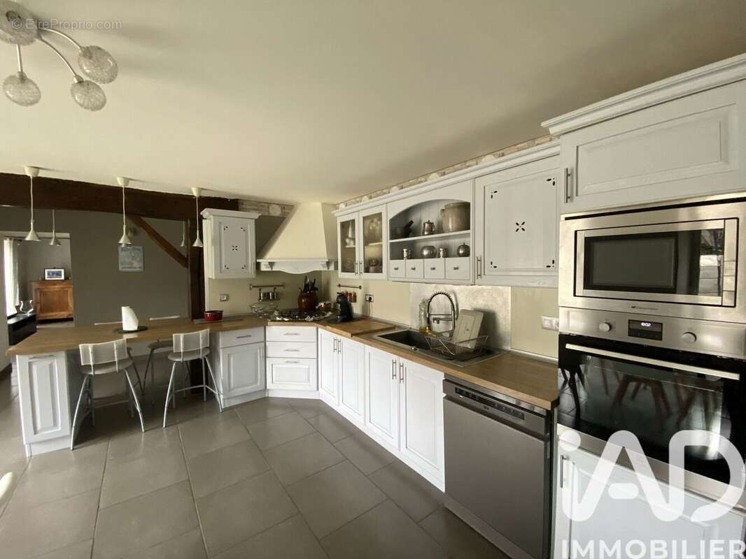 Maison 200 m² à Donnezac  - photo 6
