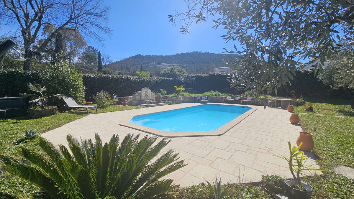 Maison à BAGNOLS-EN-FORET