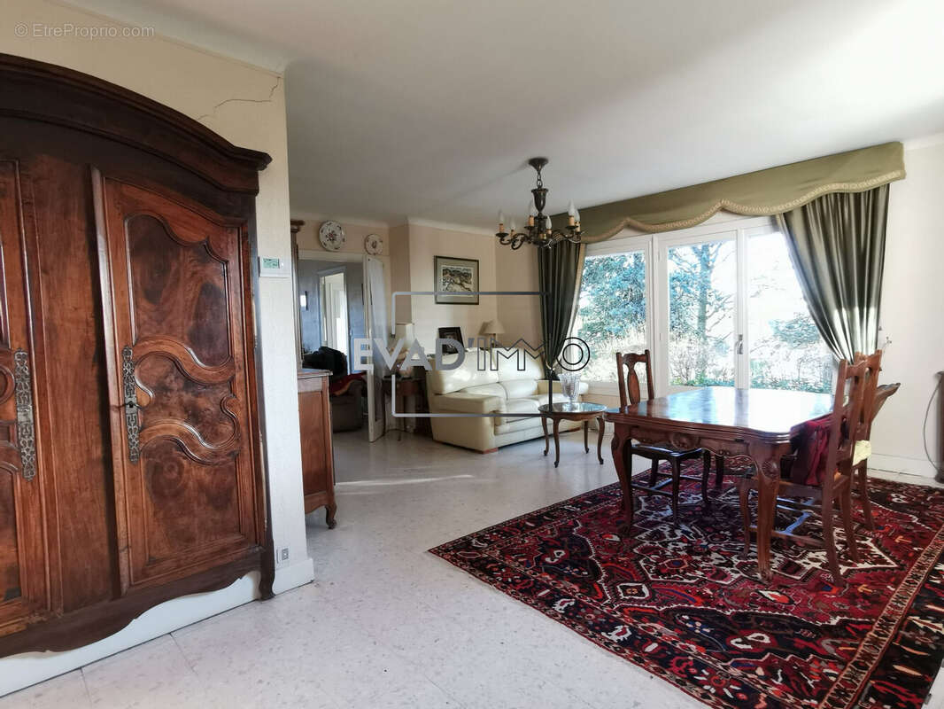 Maison à CHAZELLES-SUR-LYON