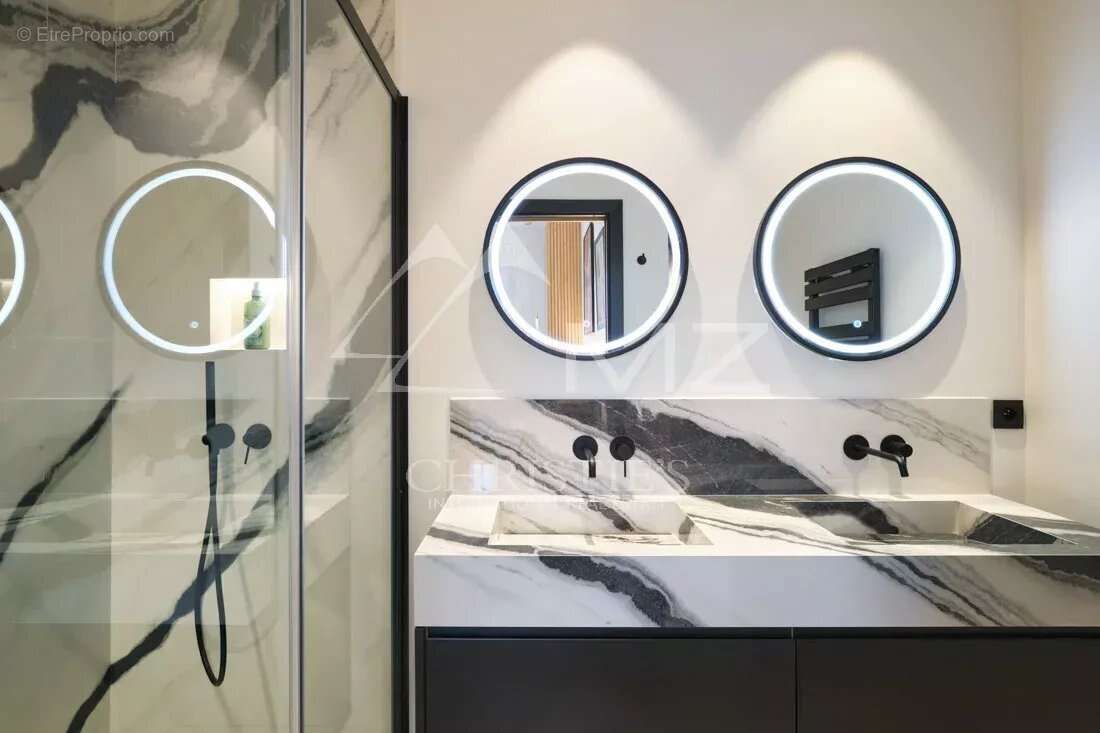 Cannes la croisette splendide appartement renove 3 chambres vue mer - photo 14