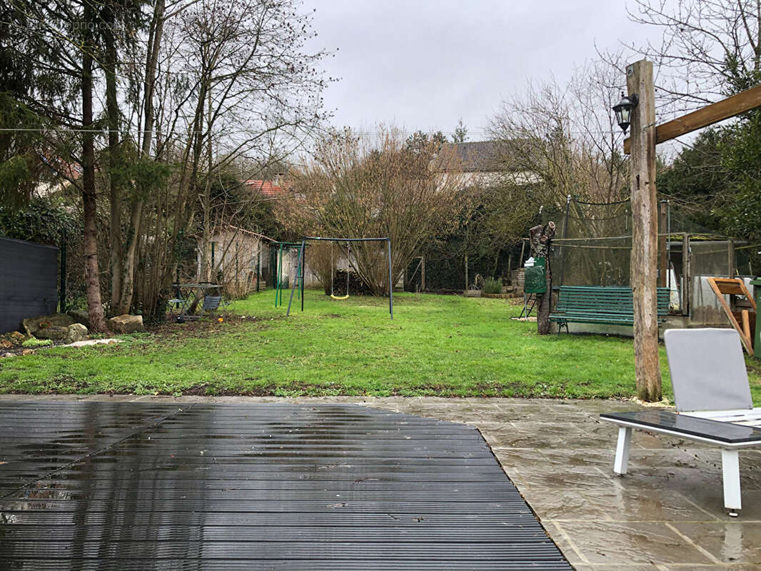 Maison à SAINT-CYR-SUR-MORIN
