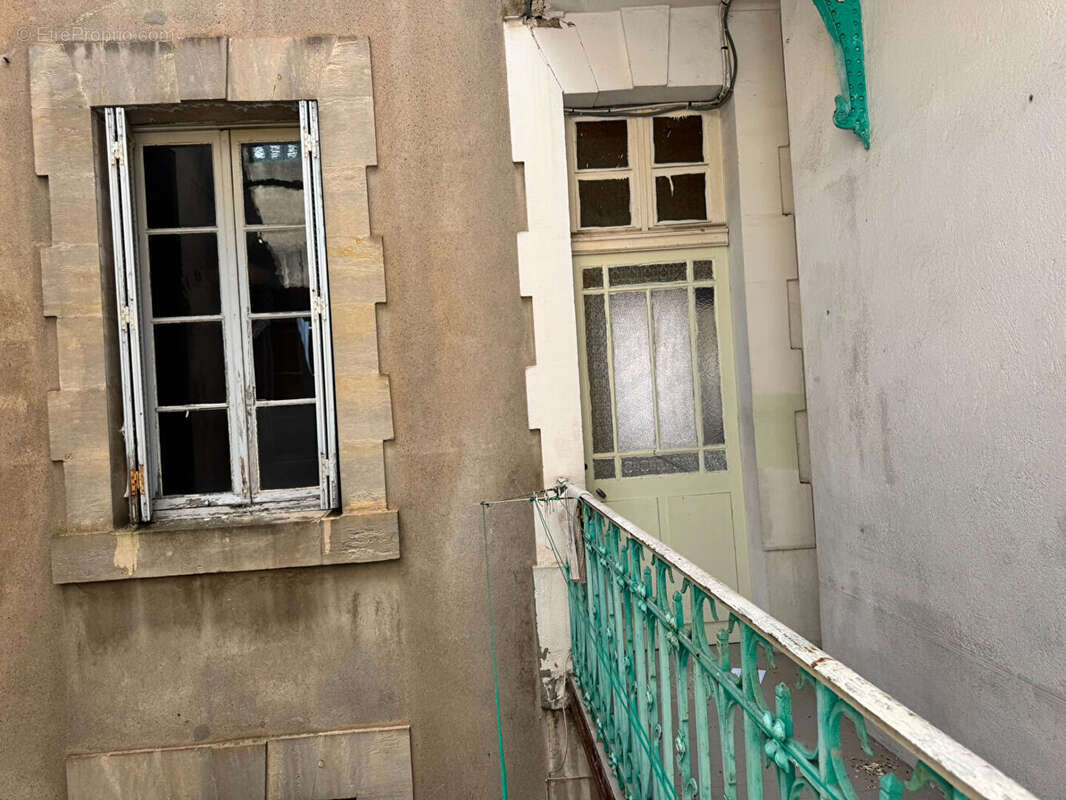 Ref : amesolaire - place carnot - appartement t3 bis - 2/3 chambres - cave - photo 15