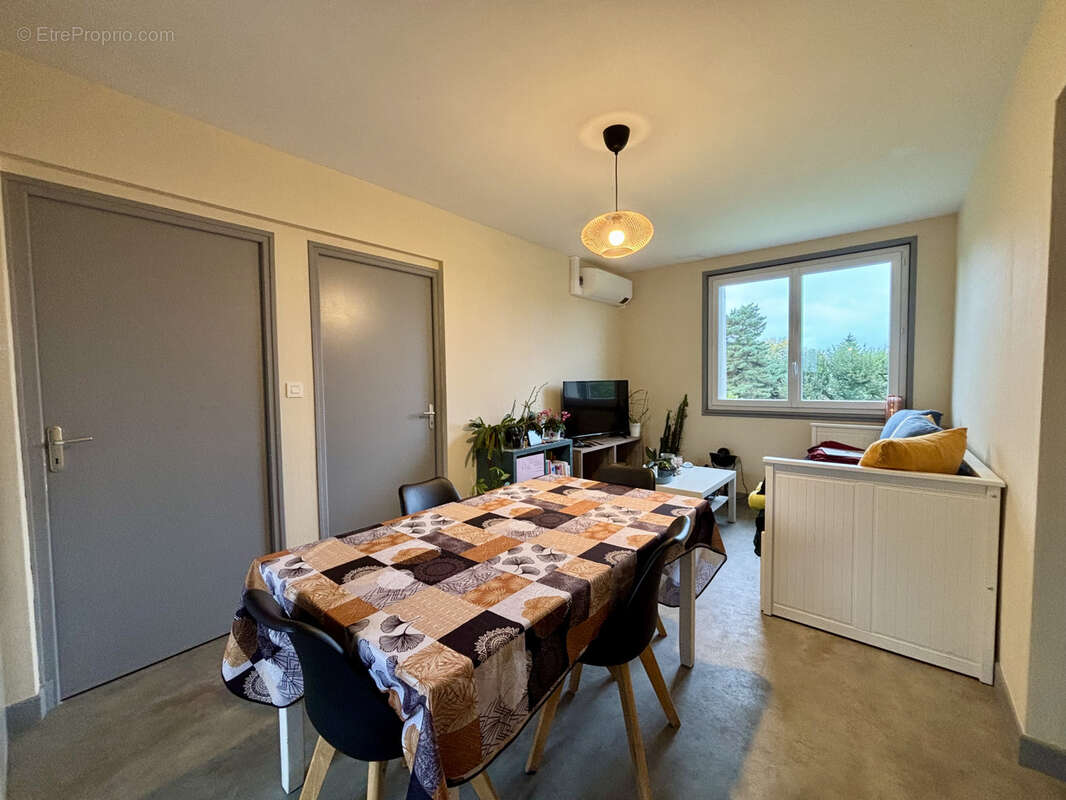 Maison et appartements à Vignols - photo 8