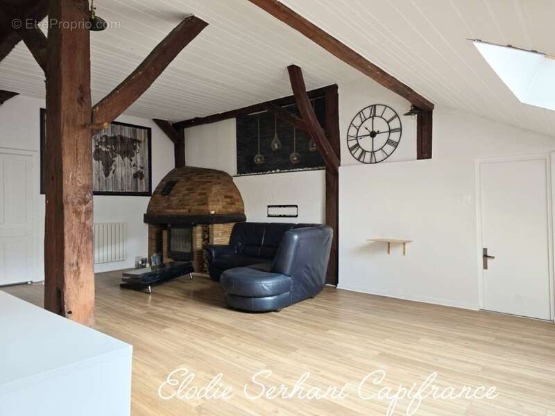 Appartement à COLOMBIER-FONTAINE