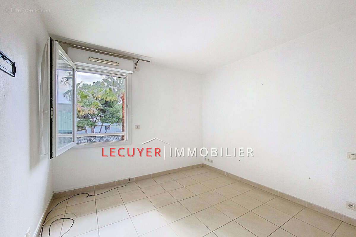 Appartement à VALLAURIS