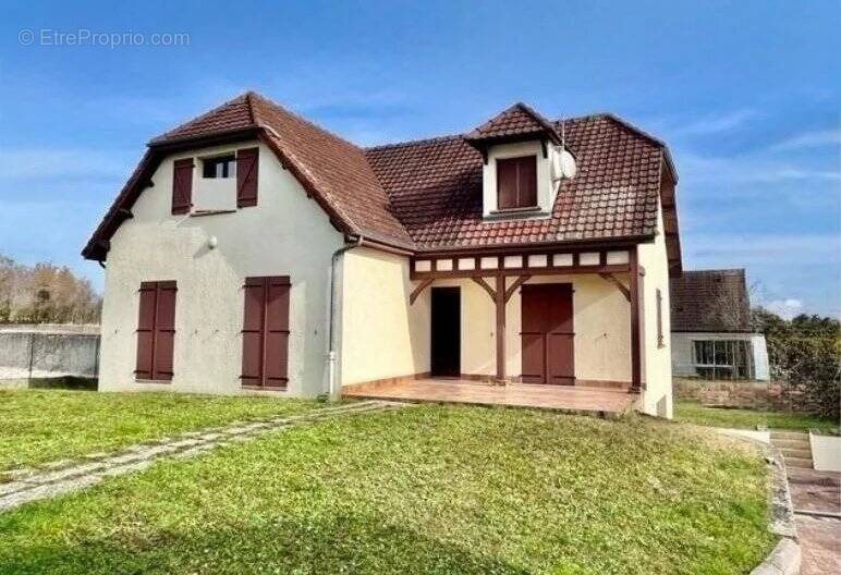 Maison à SAINT-JULIEN-LES-VILLAS