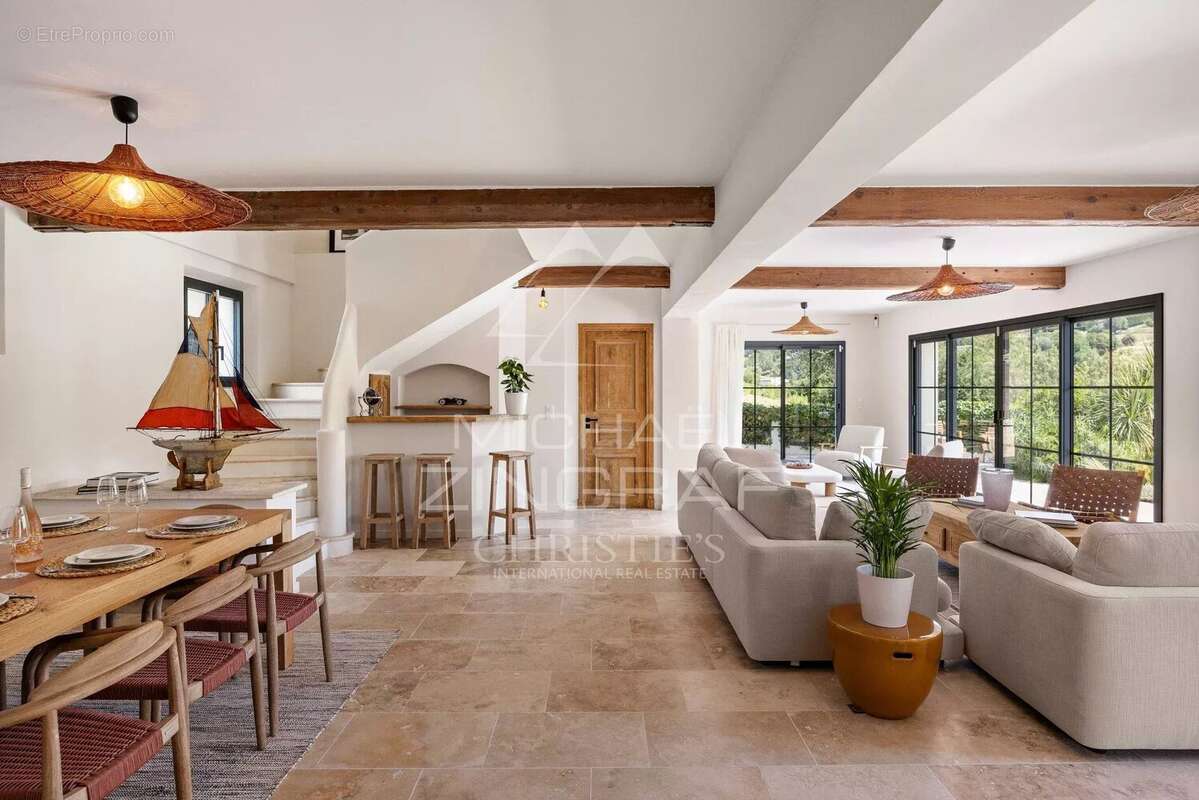 Vue panoramique sur le village de Saint Paul de Vence - photo 4