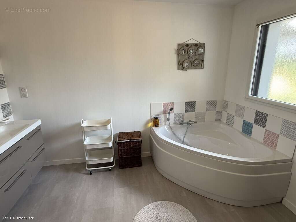 Magnifique Villa Avec 5 Chambres et Piscine - Entre Ruffec & Verteuil-Sur-Charente - photo 24