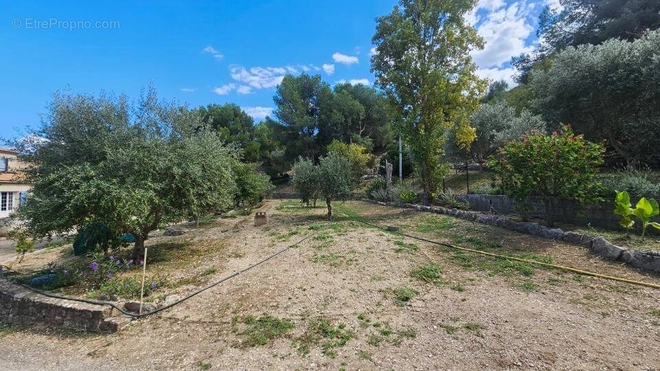 Terrain à CHATEAUNEUF-LES-MARTIGUES