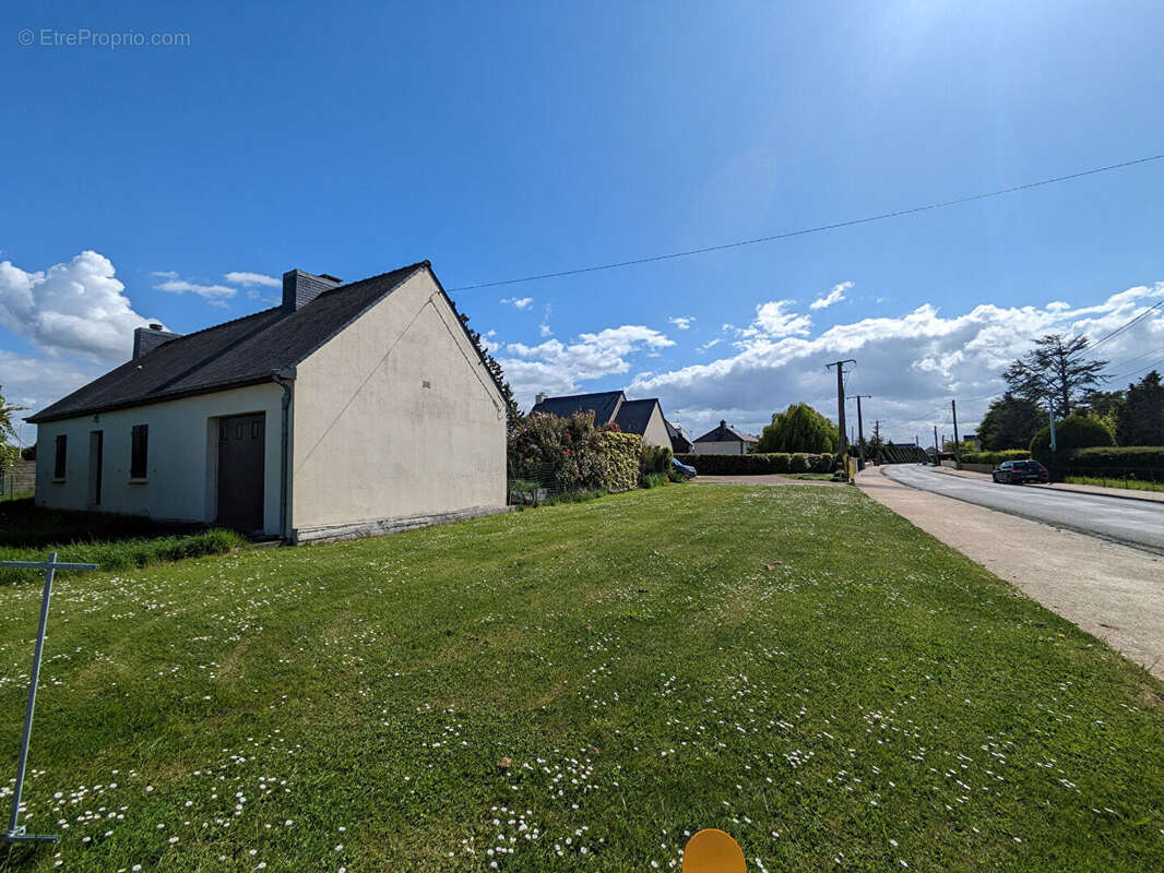 Terrain à LE VIVIER-SUR-MER