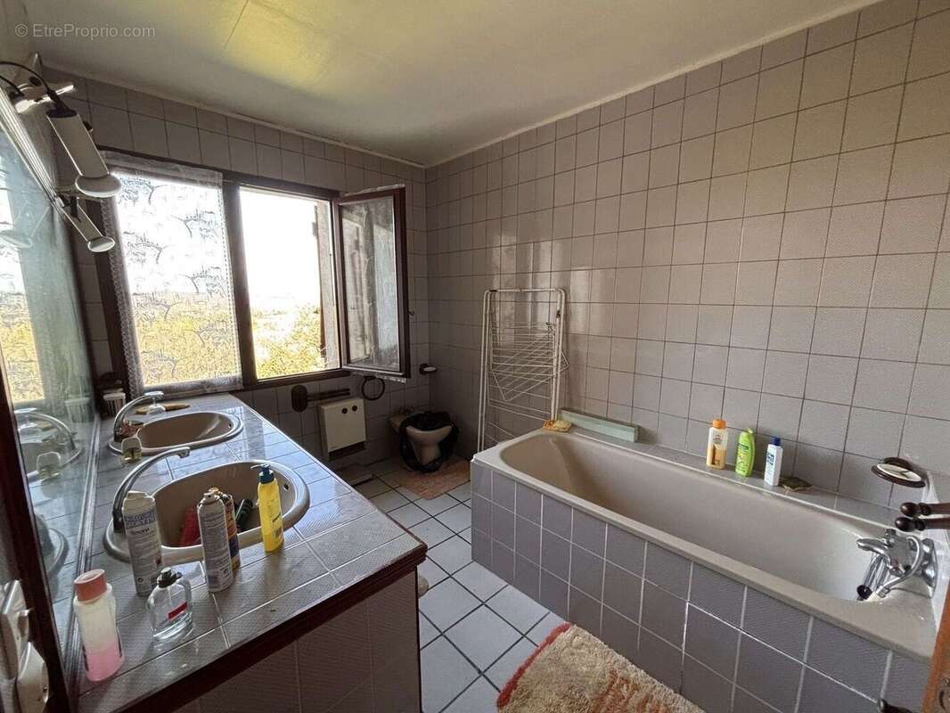 Salle de bain 1 - Maison à CAHORS