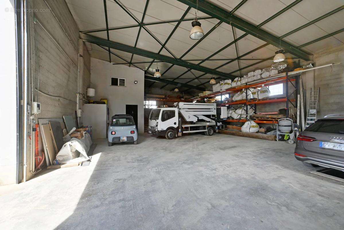 Maison à SAINT-JULIEN-LES-ROSIERS