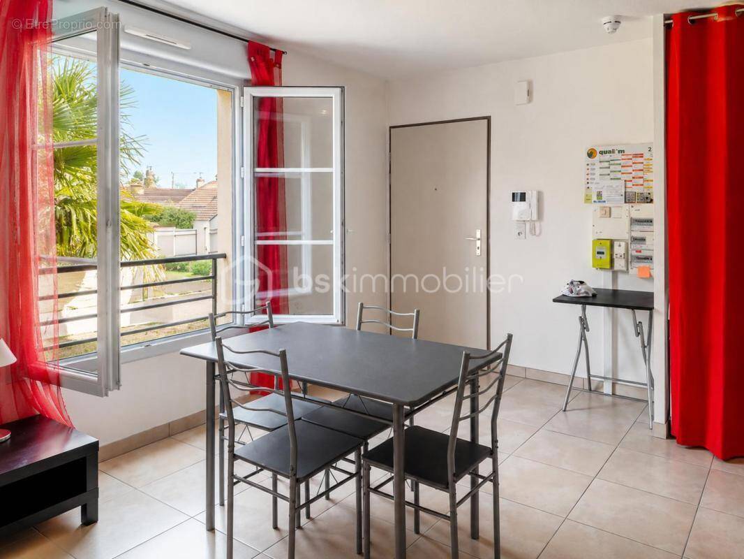 Appartement à VAUX-LE-PENIL