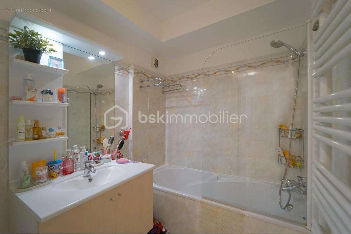 ANNECY HYPERCENTRE – Superbe T4 de 85 m² avec balcon, cave et garage possible - photo 13