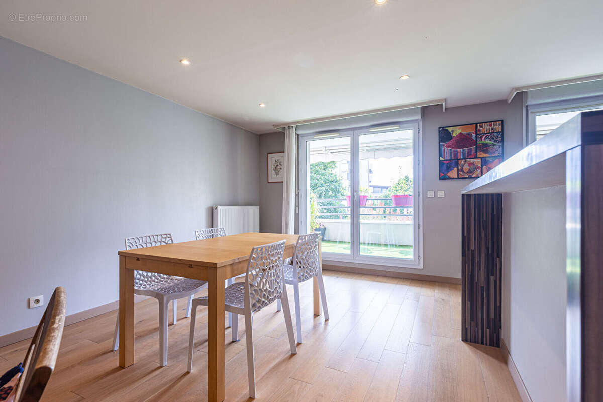 Laforet immobilier - exclusivite - "ficus" - annecy - appartement 4 pieces - 90,36m2 - terrasse - cave - place de stationnement  - photo 2