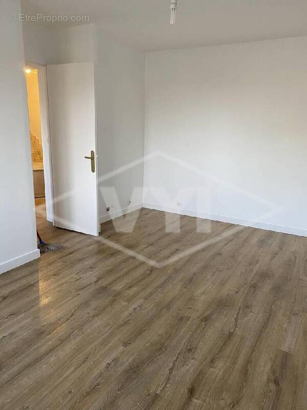 Appartement 85 m² à Combs-La-Ville  - photo 2