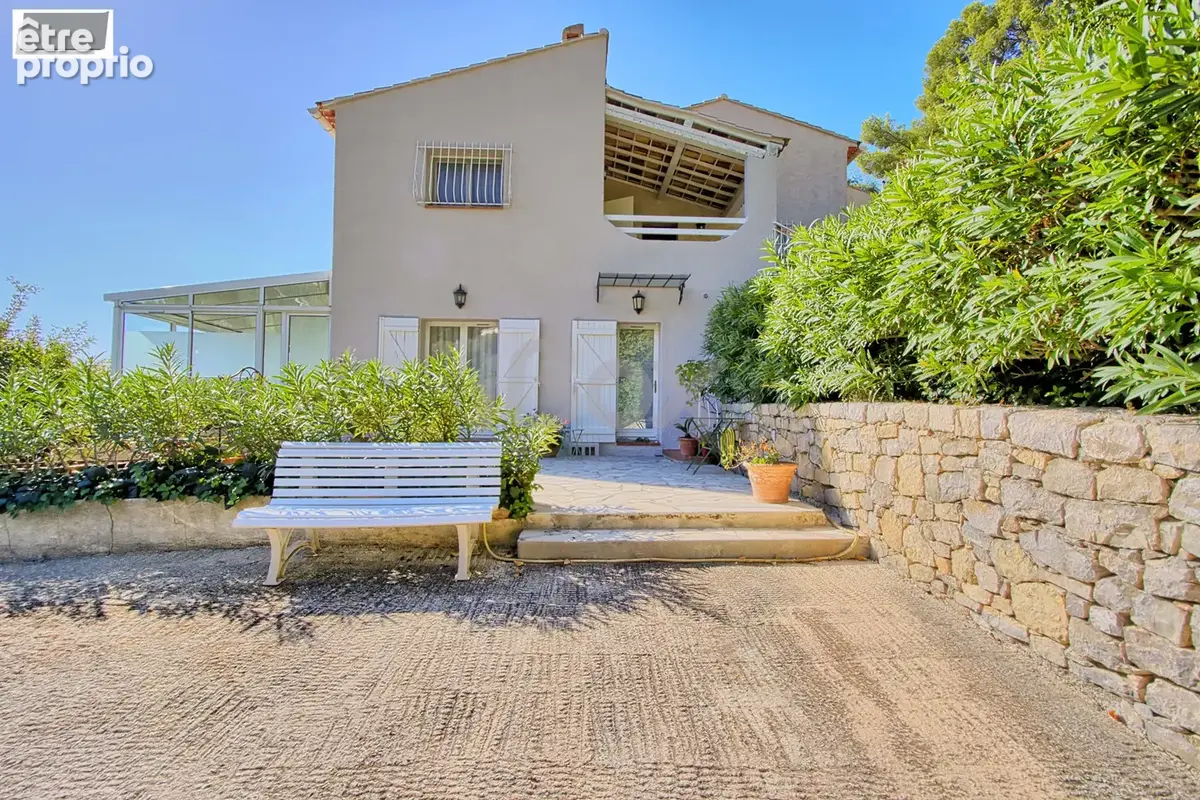 Toulon Faron : Magnifique propriété de 250m2 sur 14852 m2 de terrain avec vue panoramique mer - photo 10