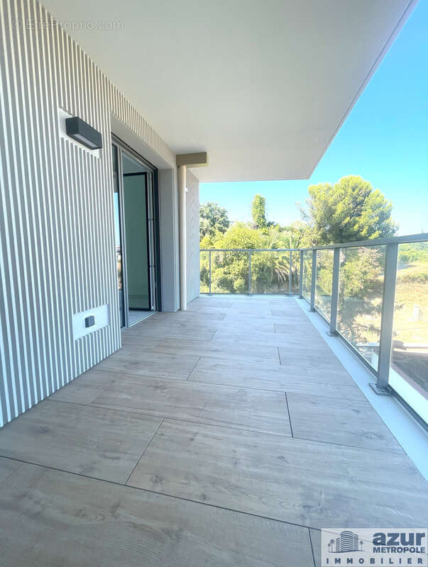 Appartement à SAINT-LAURENT-DU-VAR
