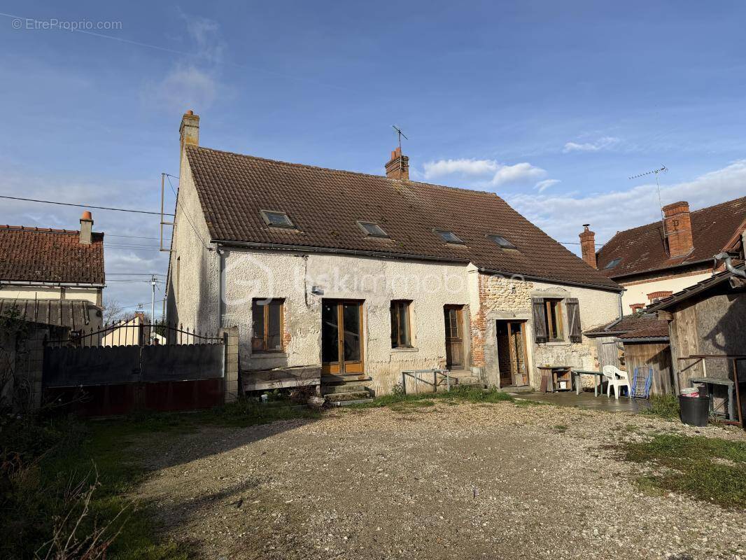 Maison à BELLEGARDE