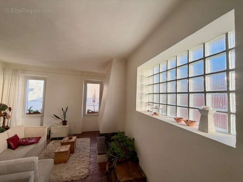 Appartement à MARSEILLE-5E