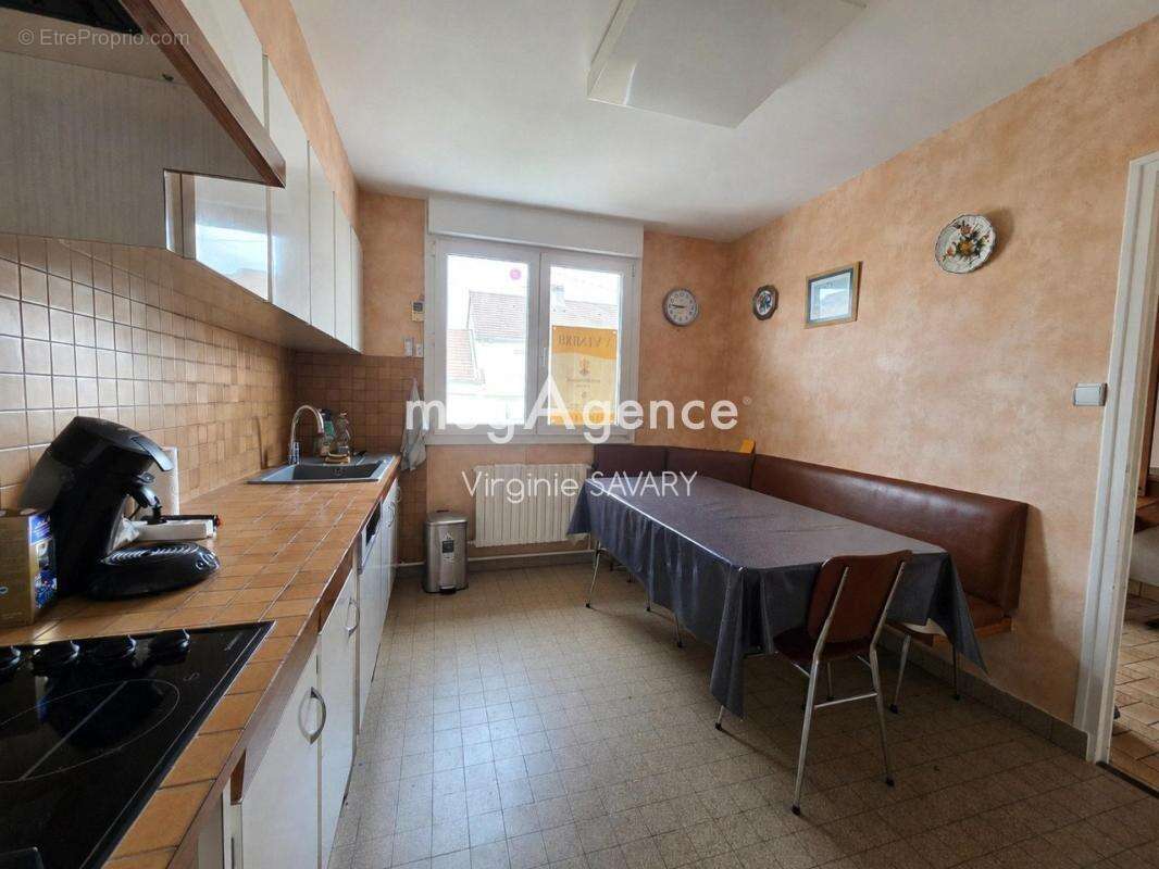 Maison avec 4 chambres et garage - photo 2