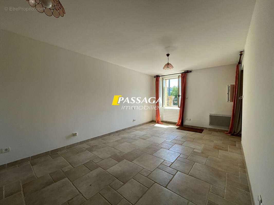 A VENDRE - Bel immeuble de rapport (4 appartements) avec terrain attenant - LAISSAC - photo 6