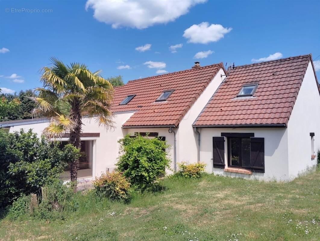 Maison à COURDEMANCHE