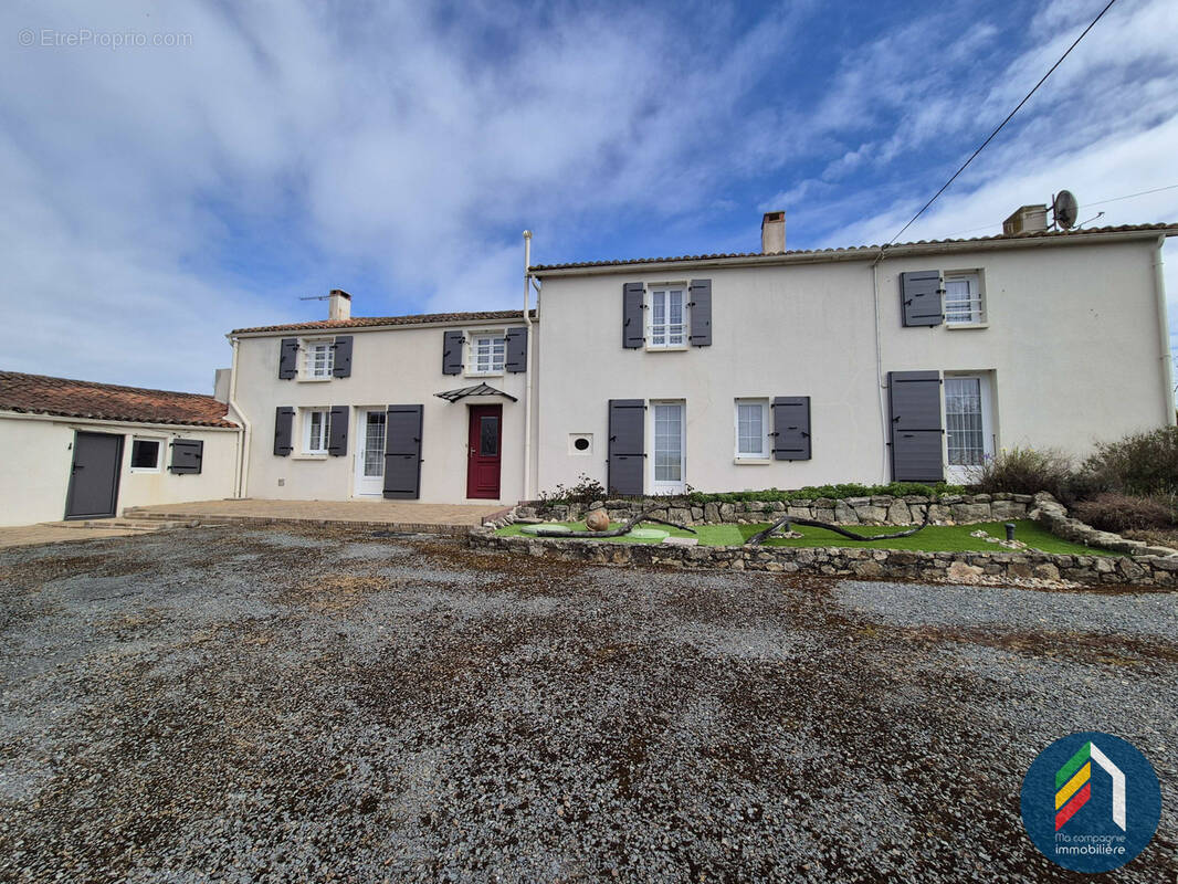 Maison à TALLUD-SAINTE-GEMME
