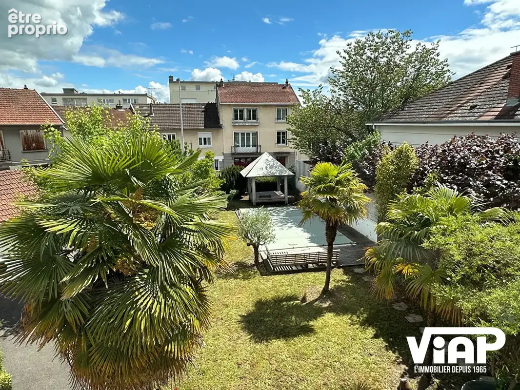 A 900m de la Place Denis Dussoubs, maison avec piscine, garage et parking - photo 12
