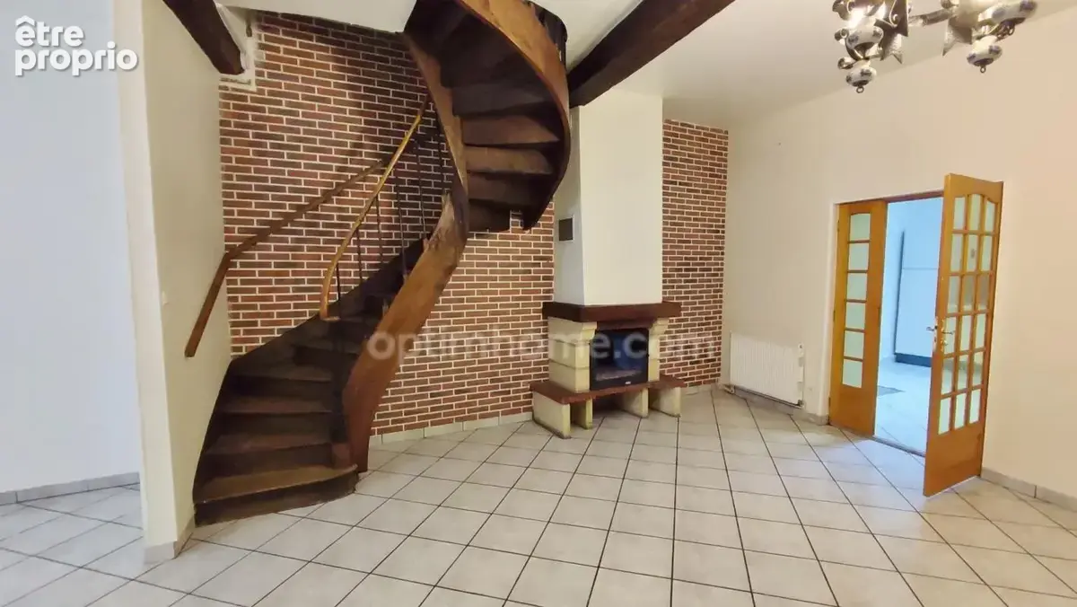 Maison de ville à vendre, 8 pièces à SAINT-QUENTIN (02) - photo 2