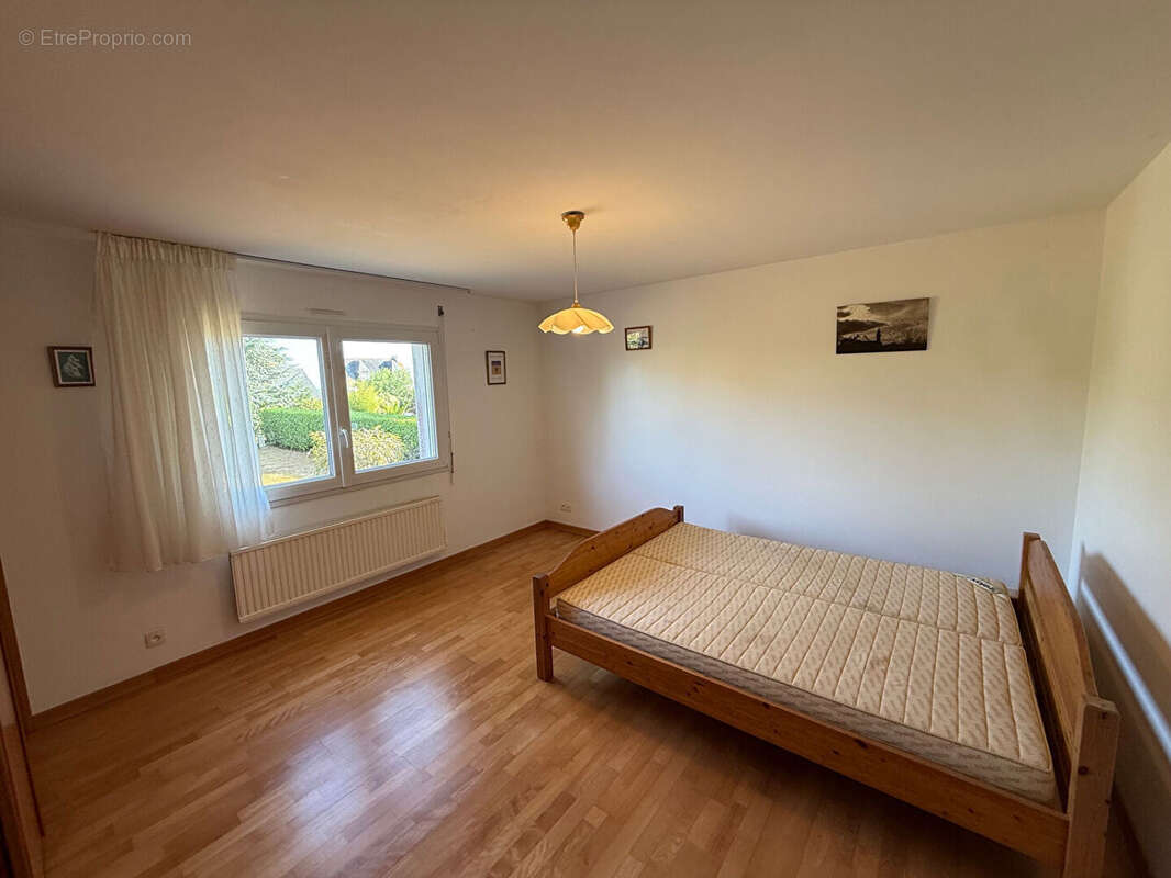 A vendre. CARANTEC. Grande maison entre bourg et port. - photo 9