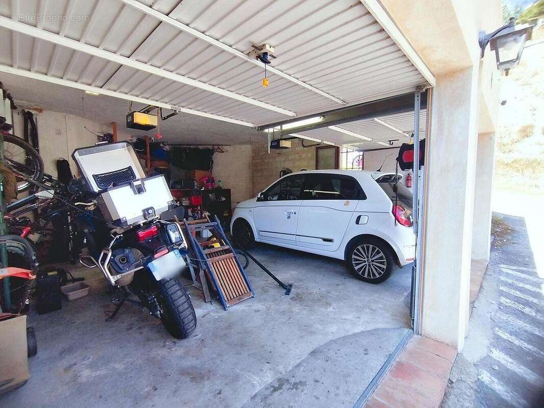   - Maison à COLOMARS