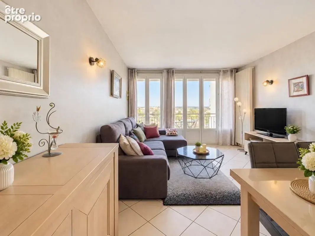 Villefranche - T4 -  85 m² avec balcon, séchoir, cave et parking - photo 6