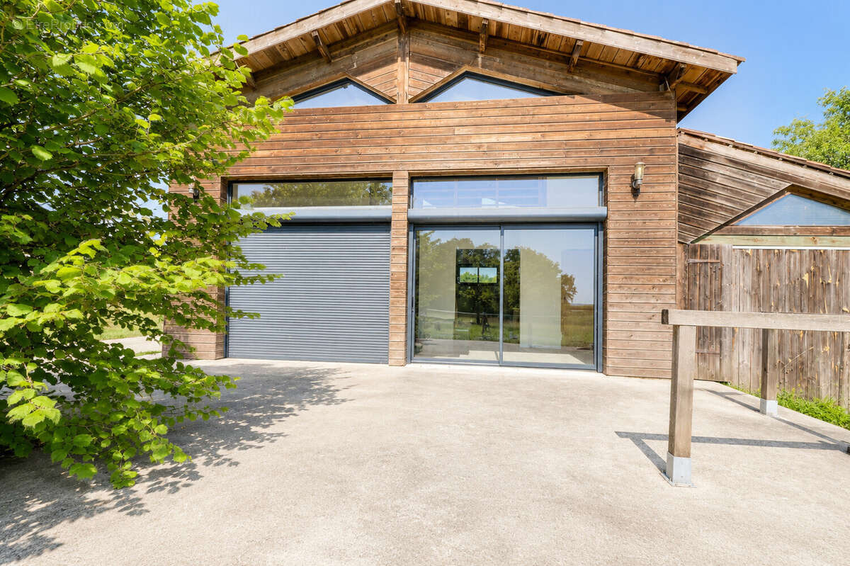 Domaine avec gîte et écuries - photo 13