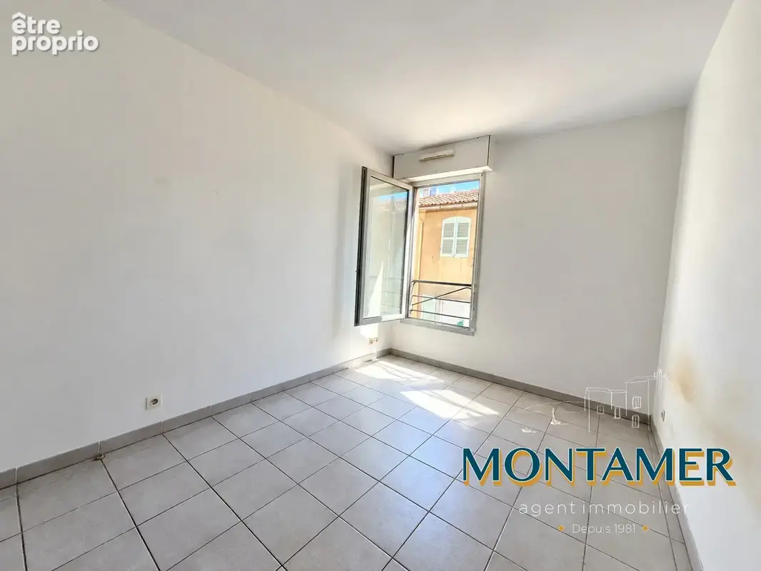Rare T3 avec terrasse et garage au calme, en plein cœur de la rue Sainte - photo 7